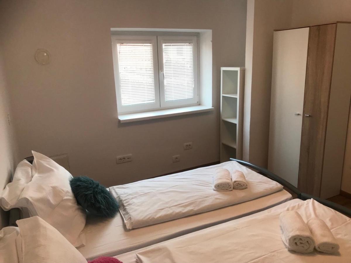 Apartma Plaza - *
